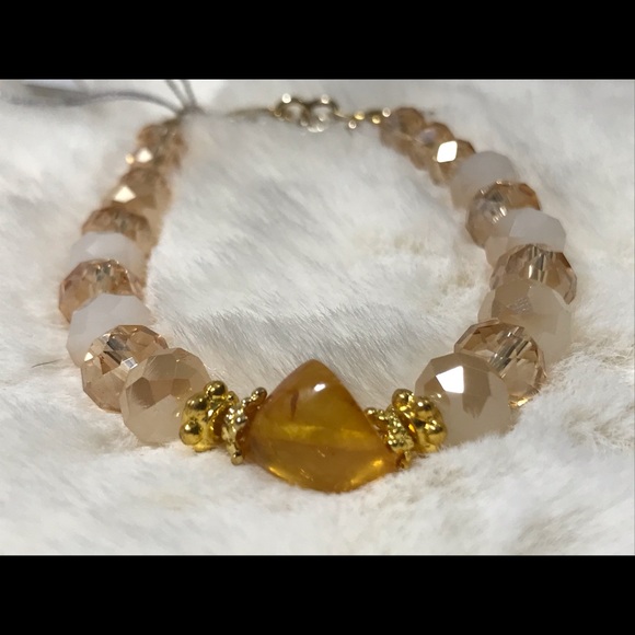 Gorgeous Amber Bracelet - Picture 3 of 6